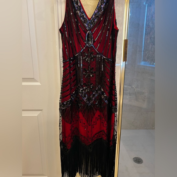 Women’s black and red flapper dress - Picture 6 of 6